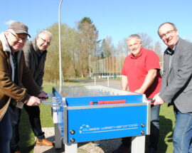 Bürgerstiftung Gescher übergibt Neuen Outdoor Kicker Dem SuS Hochmoor