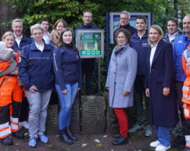 Feierliche Einweihung von drei Defis durch den DRK-Ortsverein Gescher, zusammen mit der Stadt und weiteren Beteiligten