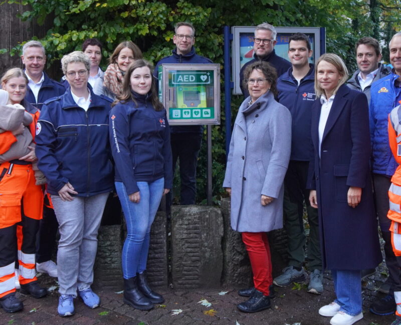Feierliche Einweihung von drei Defis durch den DRK-Ortsverein Gescher, zusammen mit der Stadt und weiteren Beteiligten