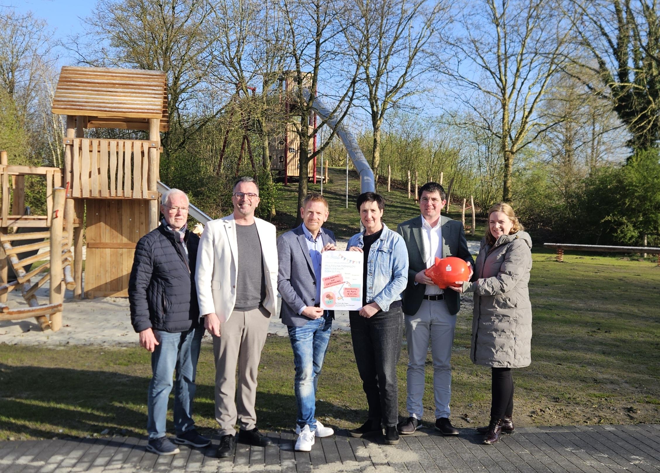 Gruppenbild zur anstehenden Eröffnung des Naturraums Berkeltal