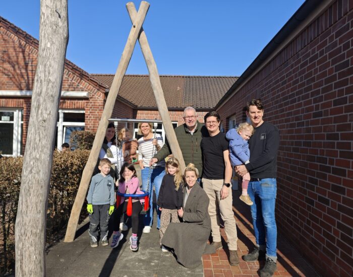 Neue Schaukel für das Schneckenhaus der Kindertagesstätte St. Ludgerus